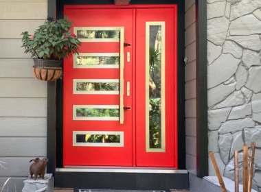 What does the color of your front door mean?